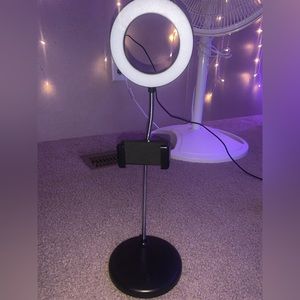 Ring light with phone holder